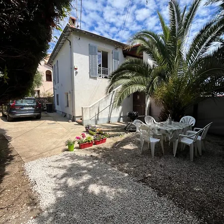 Villa La Desiree ,1Er Etage Complet De La Villa, Renove A Neuf , 4 Etoiles, Climatise, Parking Prive Et 120M2 De Jardin Antibes Exterior photo