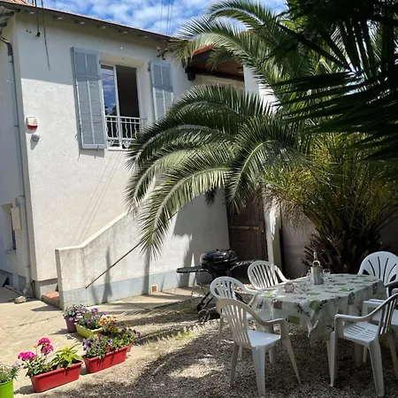 Villa La Desiree ,1Er Etage Complet De La Villa, Renove A Neuf , 4 Etoiles, Climatise, Parking Prive Et 120M2 De Jardin Antibes Exterior photo