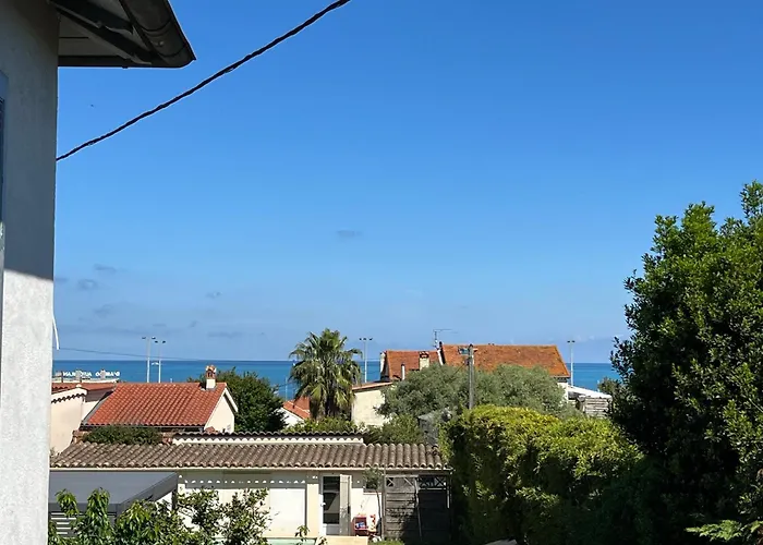 Villa La Desiree ,Haut De Villa, Refait A Neuf , 4 Etoiles, Climatise, Parking Prive Et 120M2 De Jardin