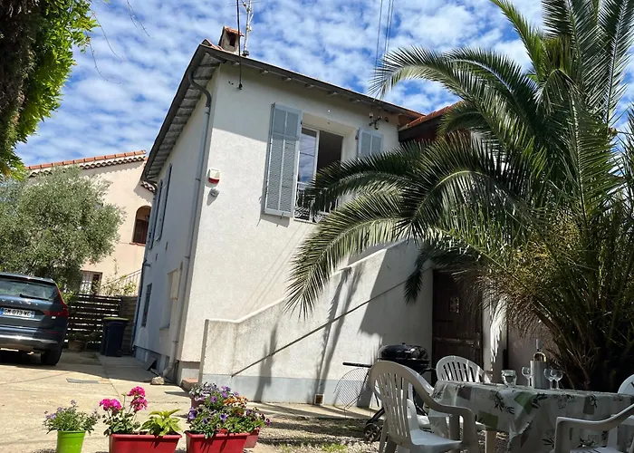 Villa La Desiree ,Haut De Villa, Refait A Neuf , 4 Etoiles, Climatise, Parking Prive Et 120M2 De Jardin