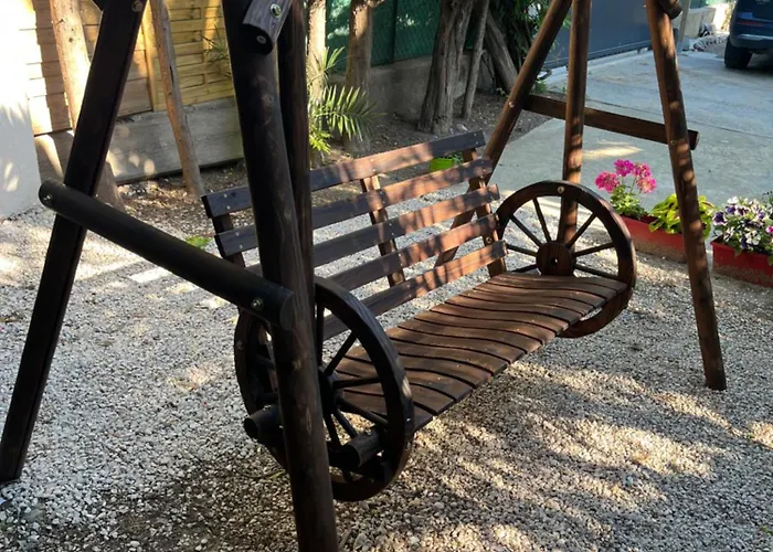 Villa La Desiree ,Haut De Villa, Refait A Neuf , 4 Etoiles, Climatise, Parking Prive Et 120M2 De Jardin