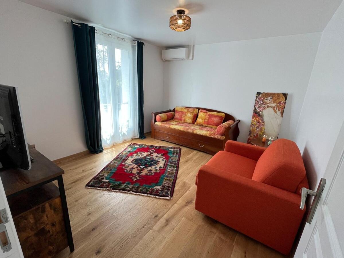 Villa La Desiree ,Haut De Villa, Refait A Neuf , 4 Etoiles, Climatise, Parking Prive Et 120M2 De Jardin *