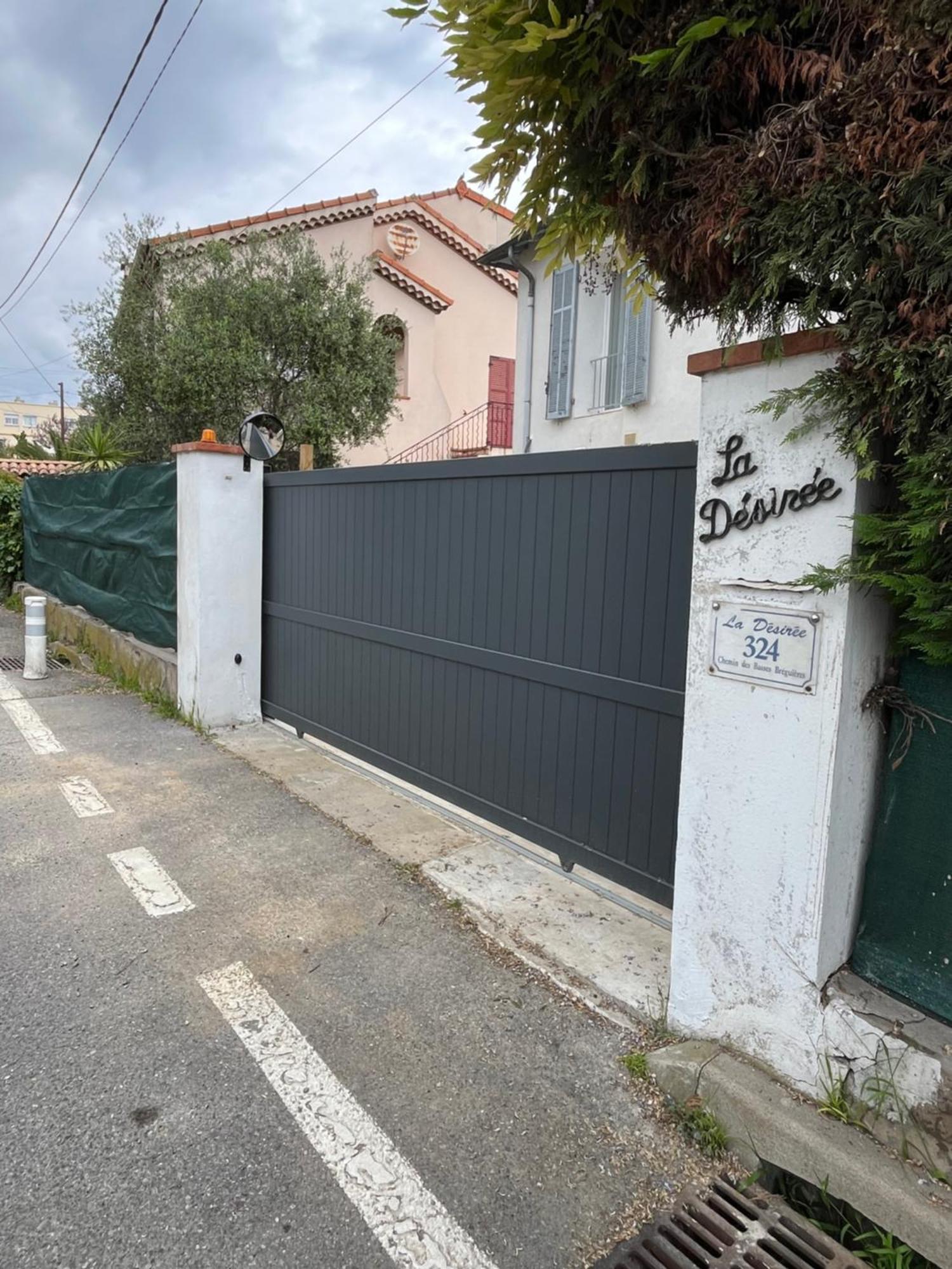 Villa La Desiree ,Haut De Villa, Refait A Neuf , 4 Etoiles, Climatise, Parking Prive Et 120M2 De Jardin