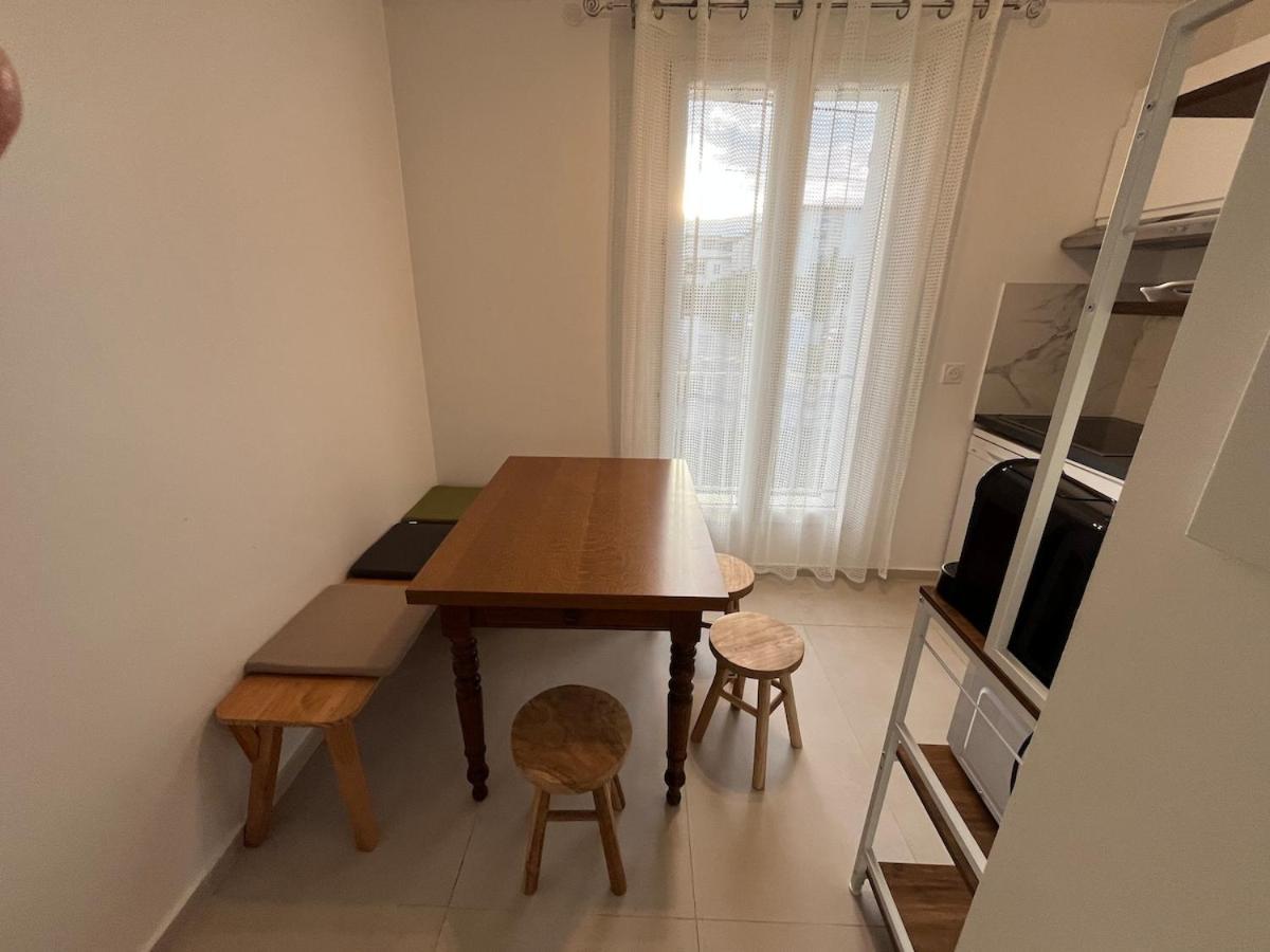 Villa La Desiree ,Haut De Villa, Refait A Neuf , 4 Etoiles, Climatise, Parking Prive Et 120M2 De Jardin *