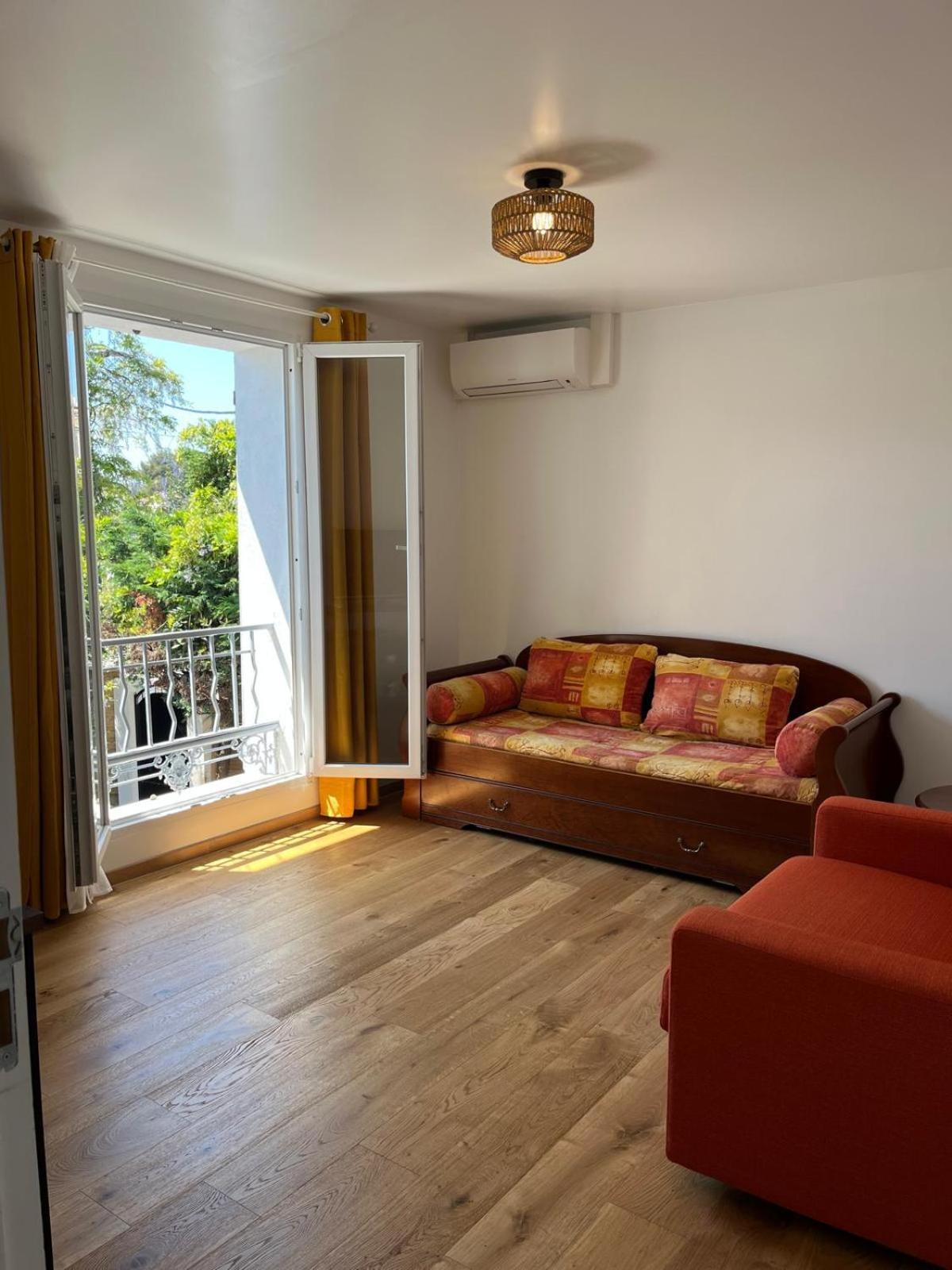 Villa Villa La Desiree ,Haut De Villa, Refait A Neuf , 4 Etoiles, Climatise, Parking Prive Et 120M2 De Jardin Antibes