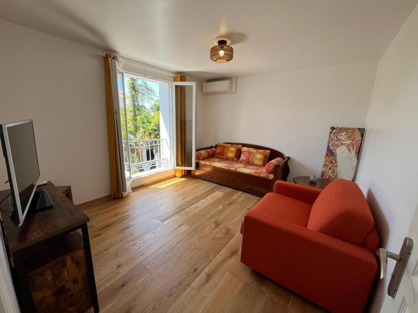 Villa La Desiree ,Haut De Villa, Refait A Neuf , 4 Etoiles, Climatise, Parking Prive Et 120M2 De Jardin *