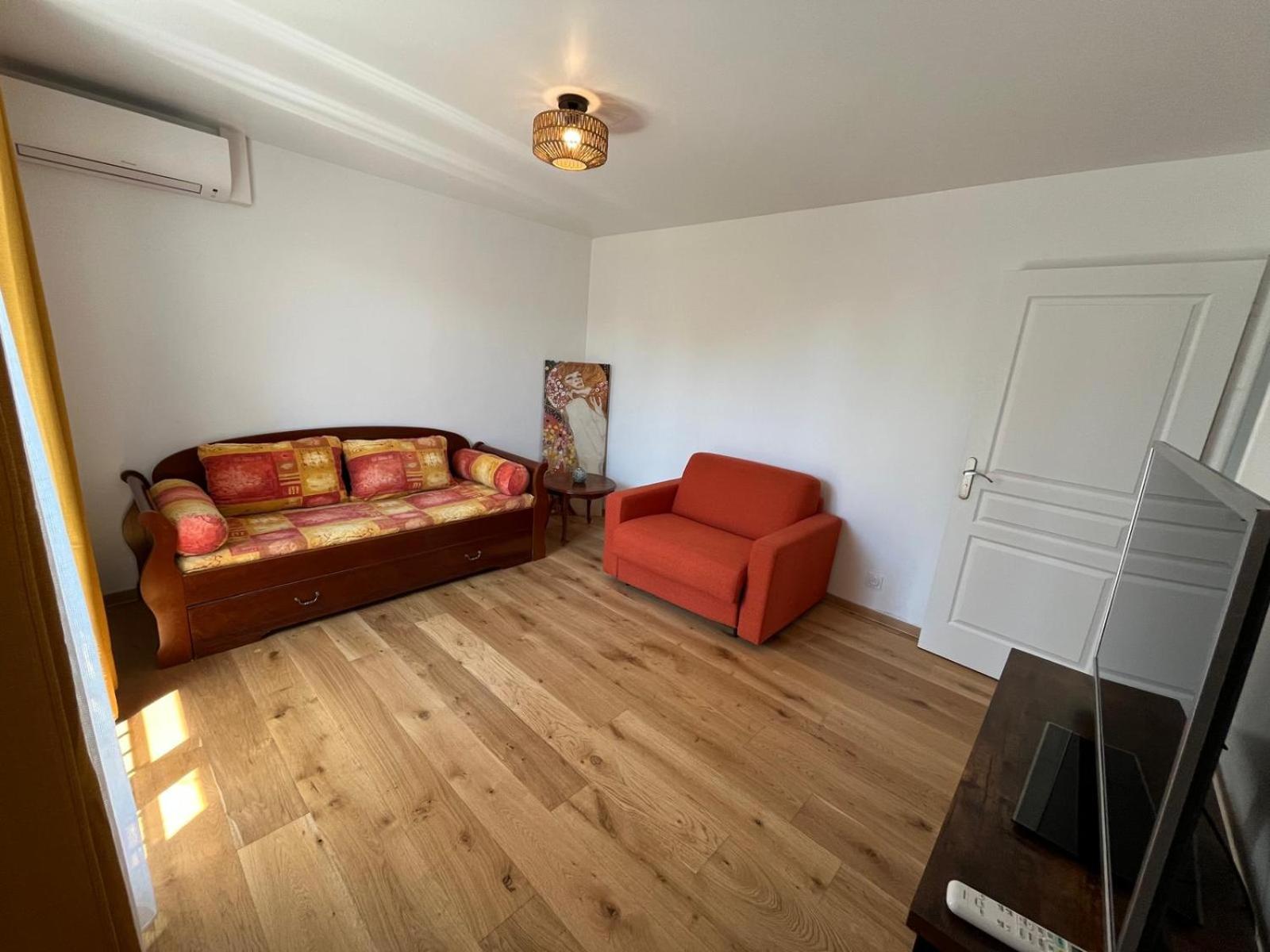 Villa Villa La Desiree ,Haut De Villa, Refait A Neuf , 4 Etoiles, Climatise, Parking Prive Et 120M2 De Jardin *