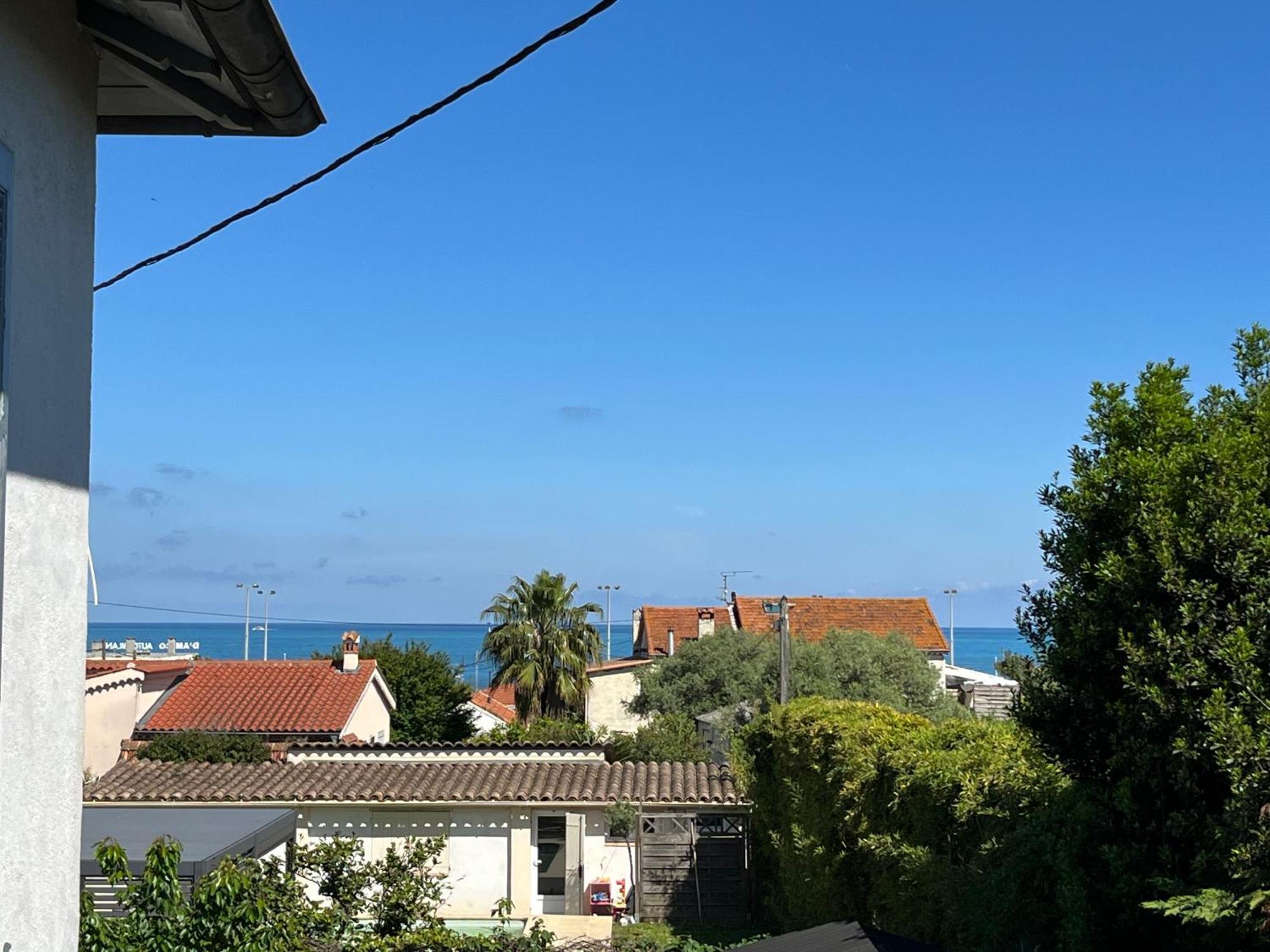 Villa La Desiree ,Haut De Villa, Refait A Neuf , 4 Etoiles, Climatise, Parking Prive Et 120M2 De Jardin * Antibes