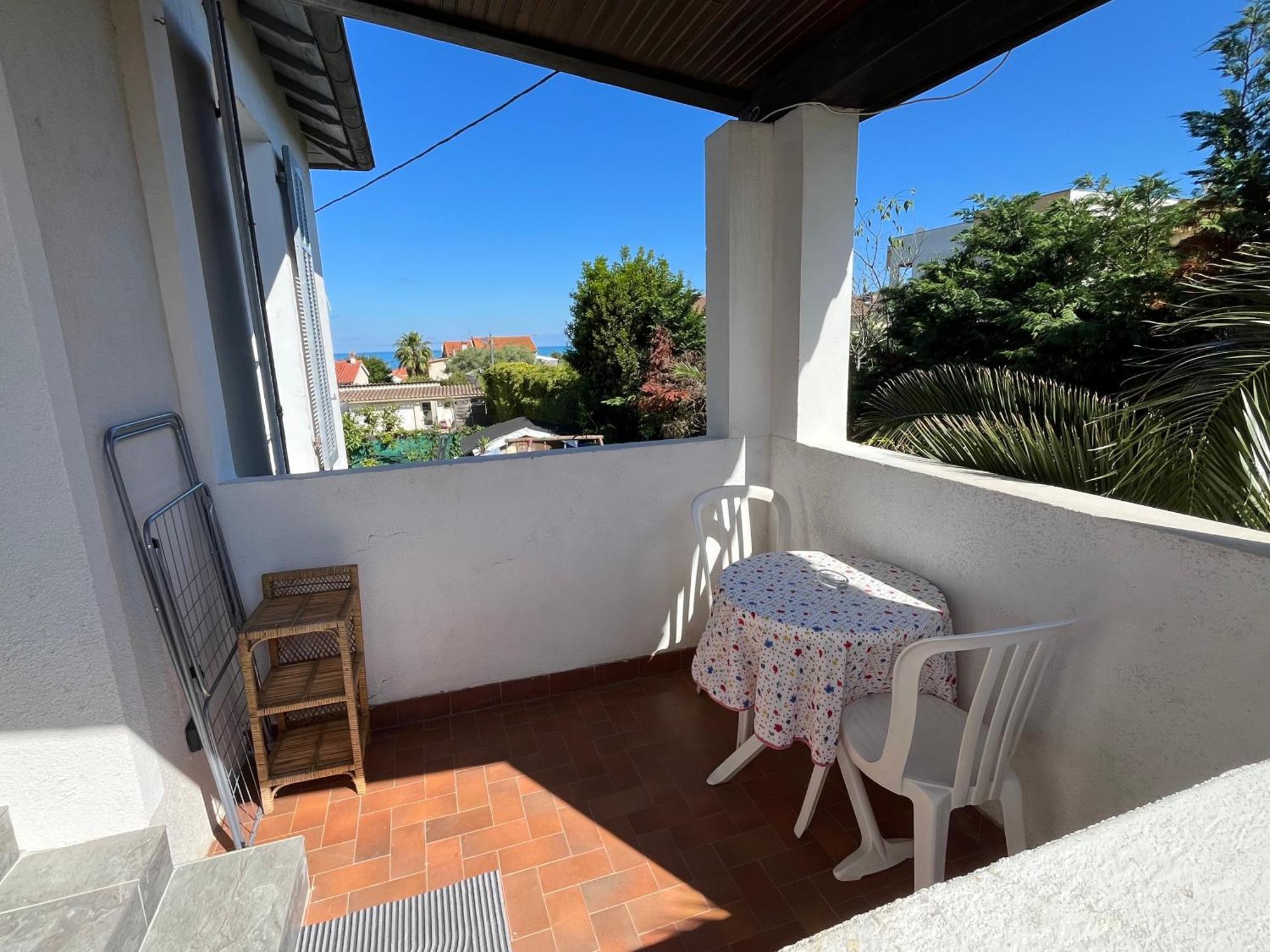 La Desiree ,1er Etage Complet De La Villa, Renove A Neuf , 4 Etoiles, Climatise, Parking Prive Et 120m2 De Jardin Villa Antibes
