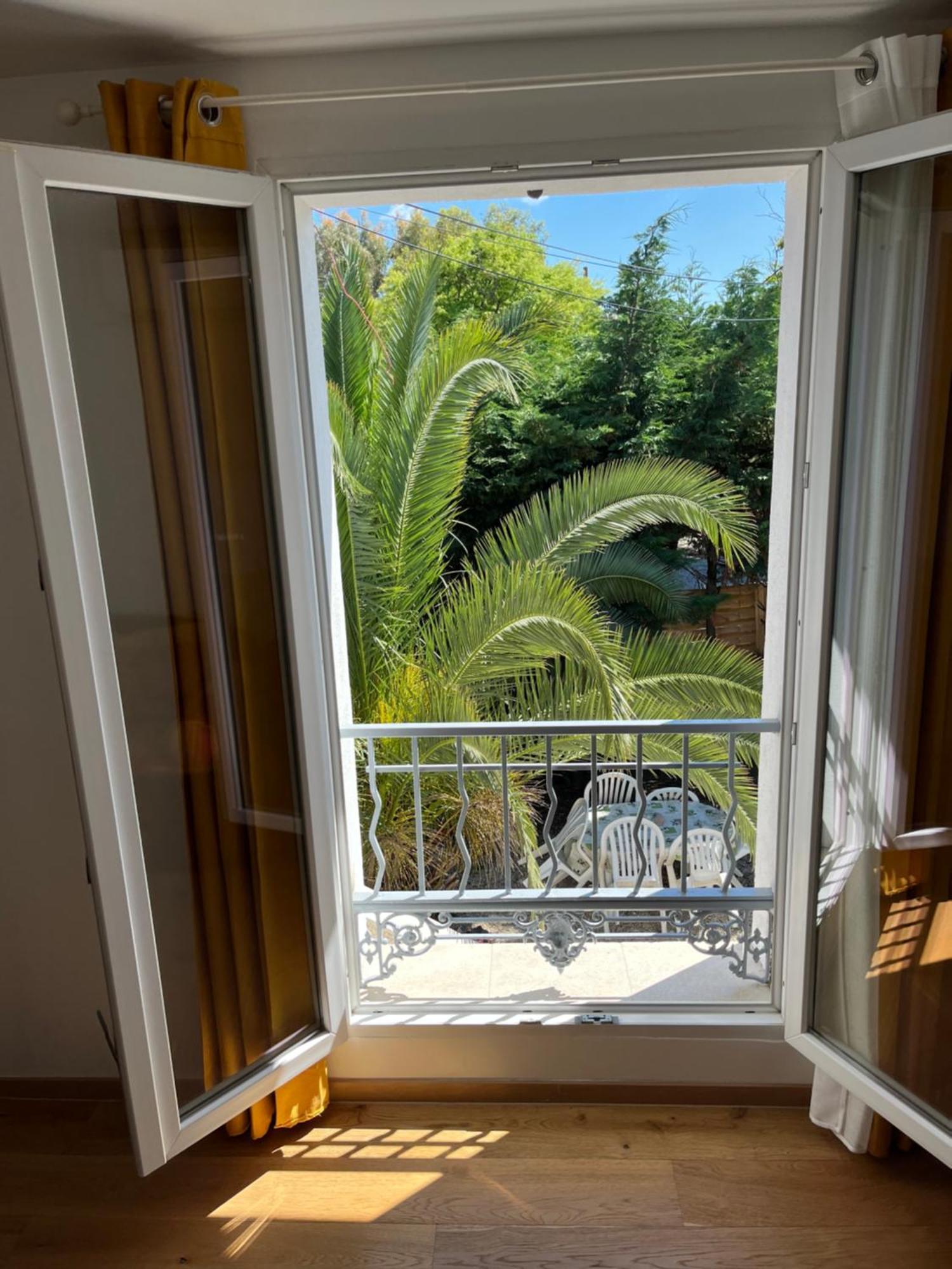 Villa Villa La Desiree ,Haut De Villa, Refait A Neuf , 4 Etoiles, Climatise, Parking Prive Et 120M2 De Jardin Antibes