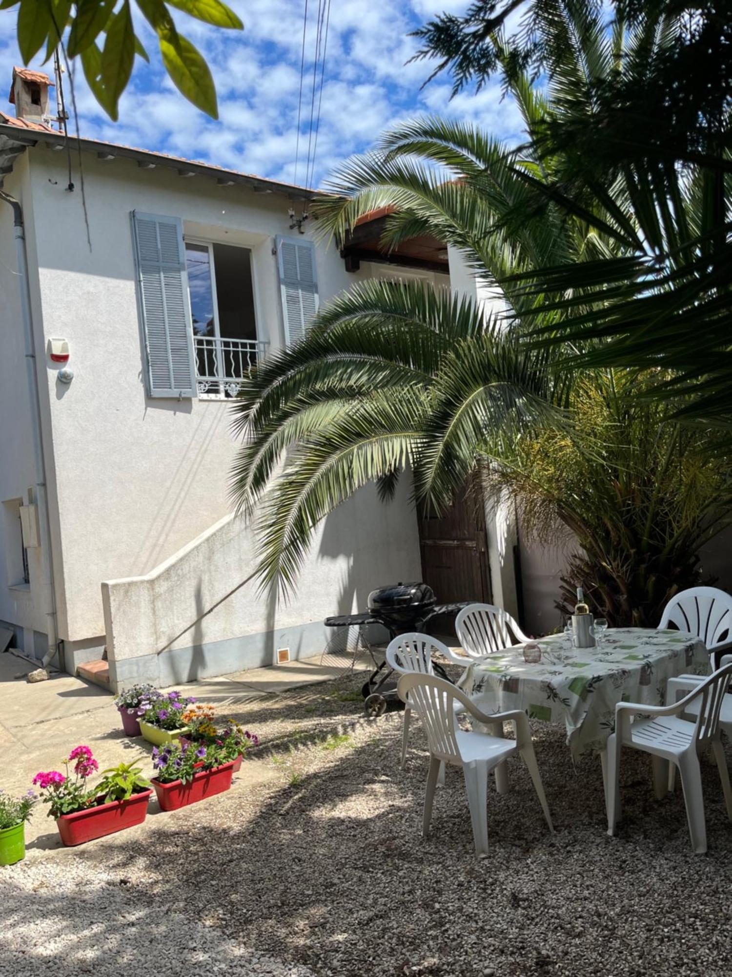 Villa Villa La Desiree ,Haut De Villa, Refait A Neuf , 4 Etoiles, Climatise, Parking Prive Et 120M2 De Jardin Antibes